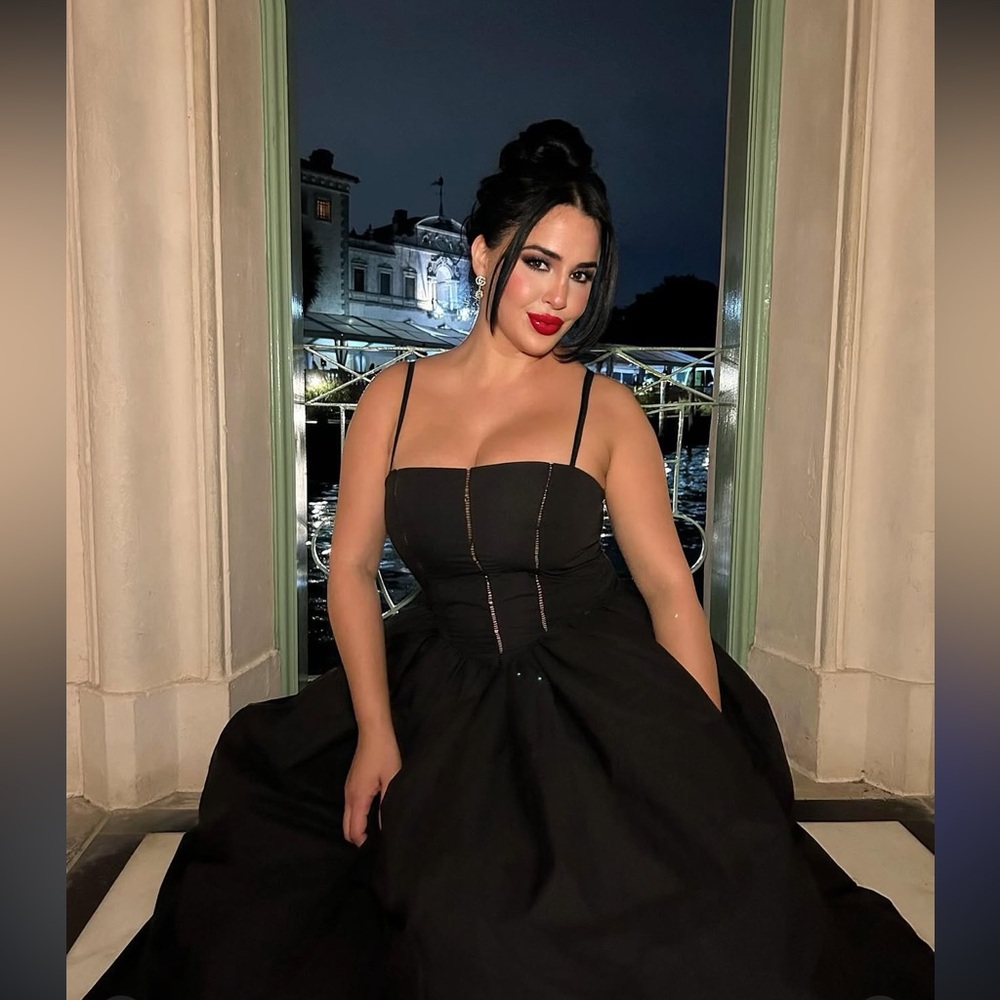 Sophisticated Black Maxi Dress